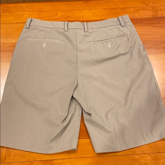 ASHWORTH shorts size 36. - Picture 9 of 9